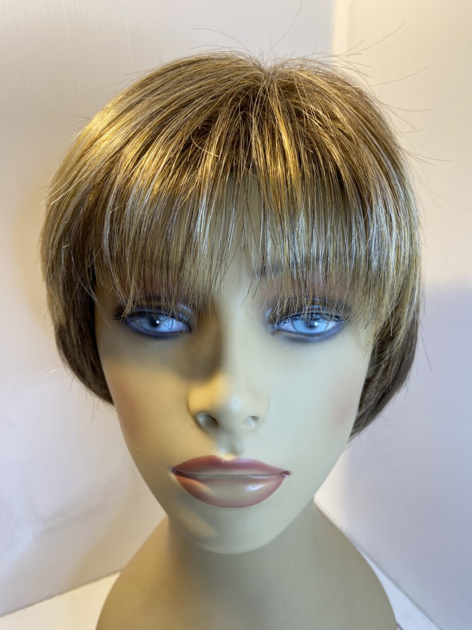 Lovely Shiny brown wig. Brss612