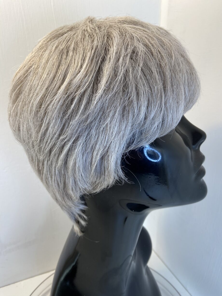 Grey Henry Margu short wig. Wss73