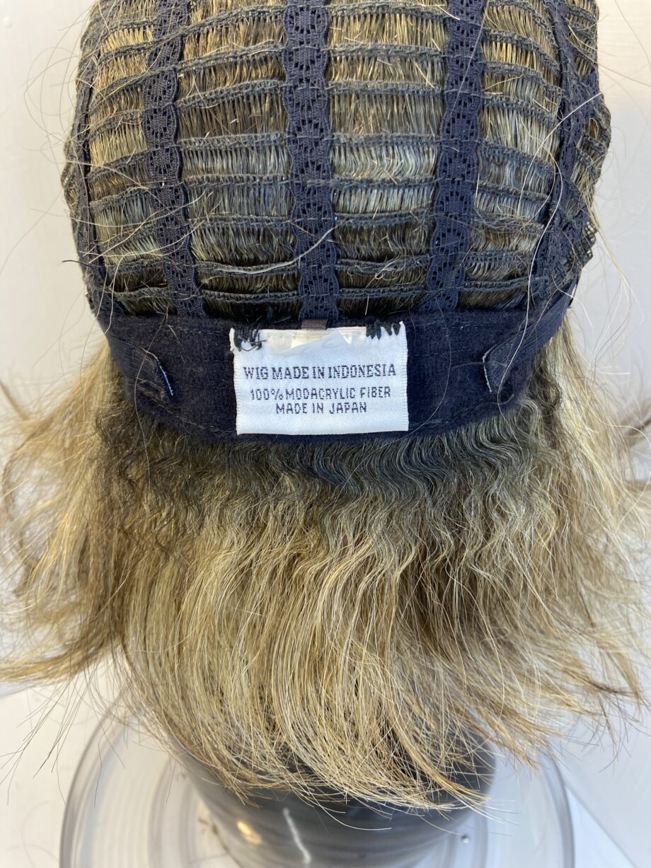 Light brown long wavy rooted wig. Brlw630