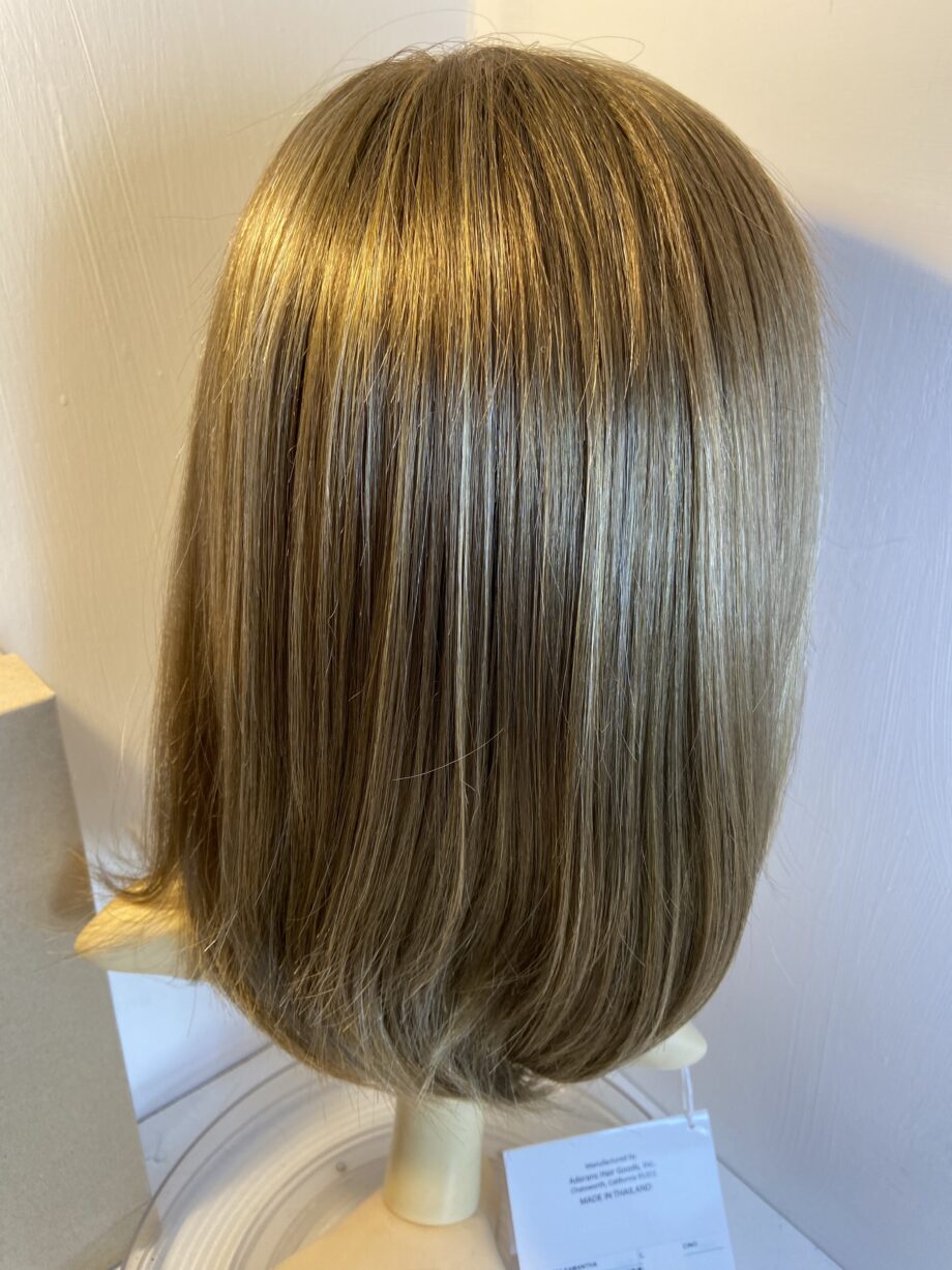 New Amore blonde long wig. Bblls328