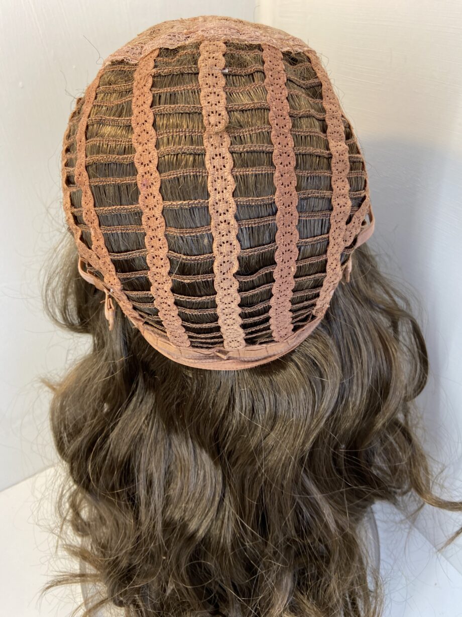 New brown long wavy wig. Bbrlw348