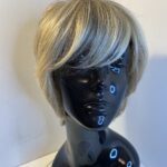 Stylish blonde wig. Blms543