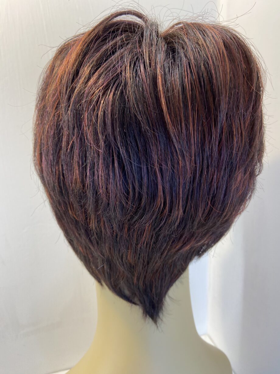 Reddish brown Elle Wille can lectionary wig. Rbss71