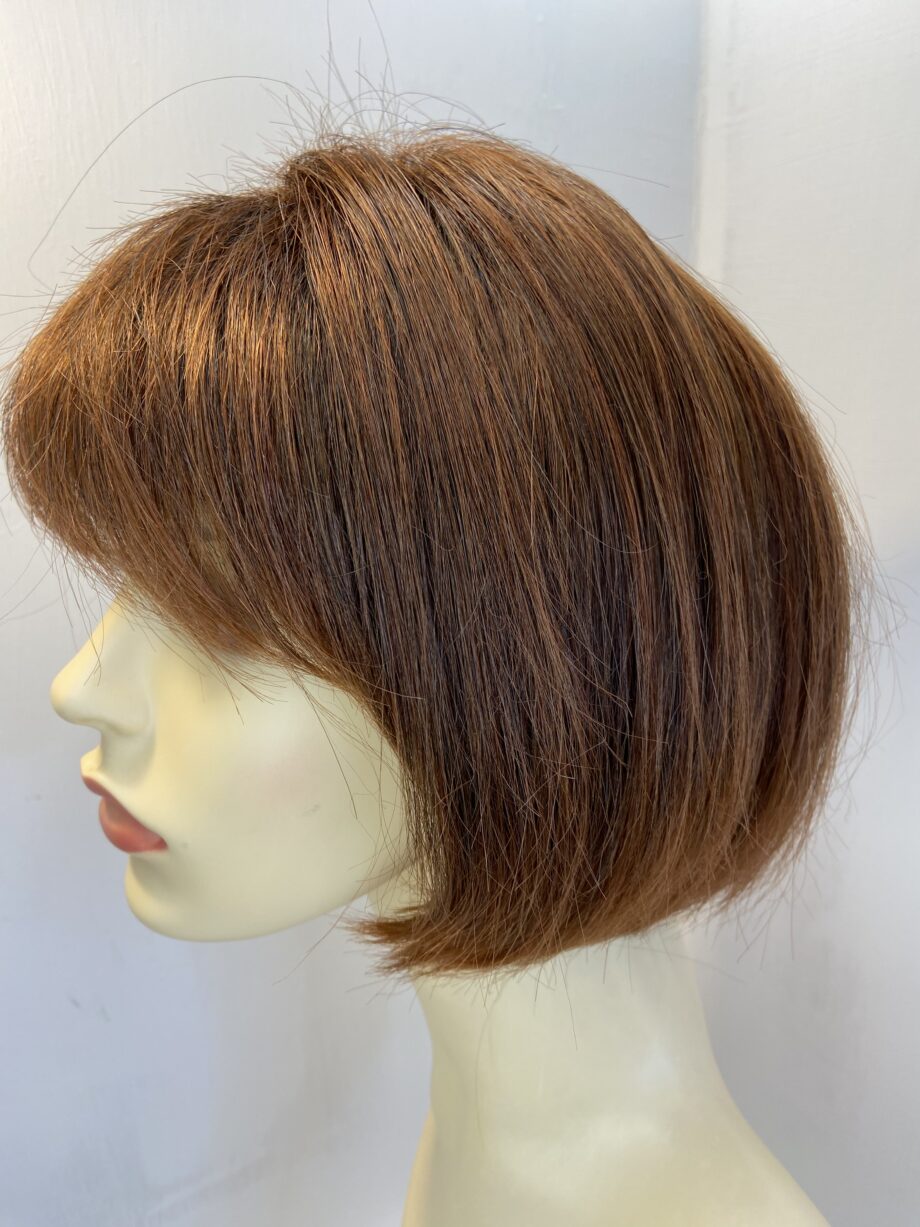 Beautiful shiny red wig. Rms624