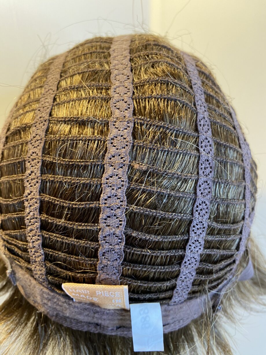 Lovely Shiny brown wig. Brss612