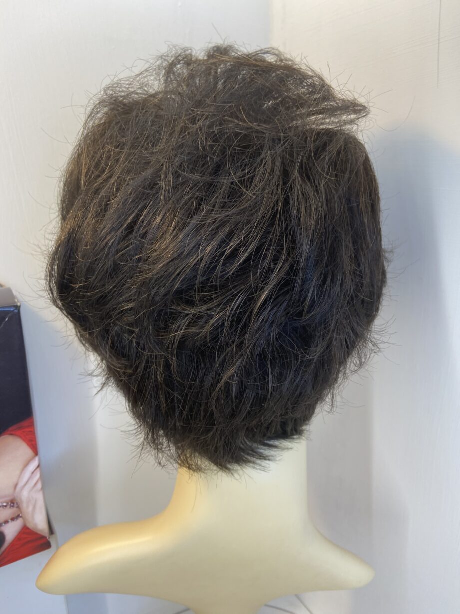 Dynasty by joan collins dark brown wig. Bbrbw380