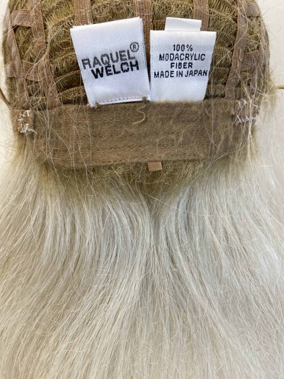 Raquel Welch long blonde wig. Bllw317