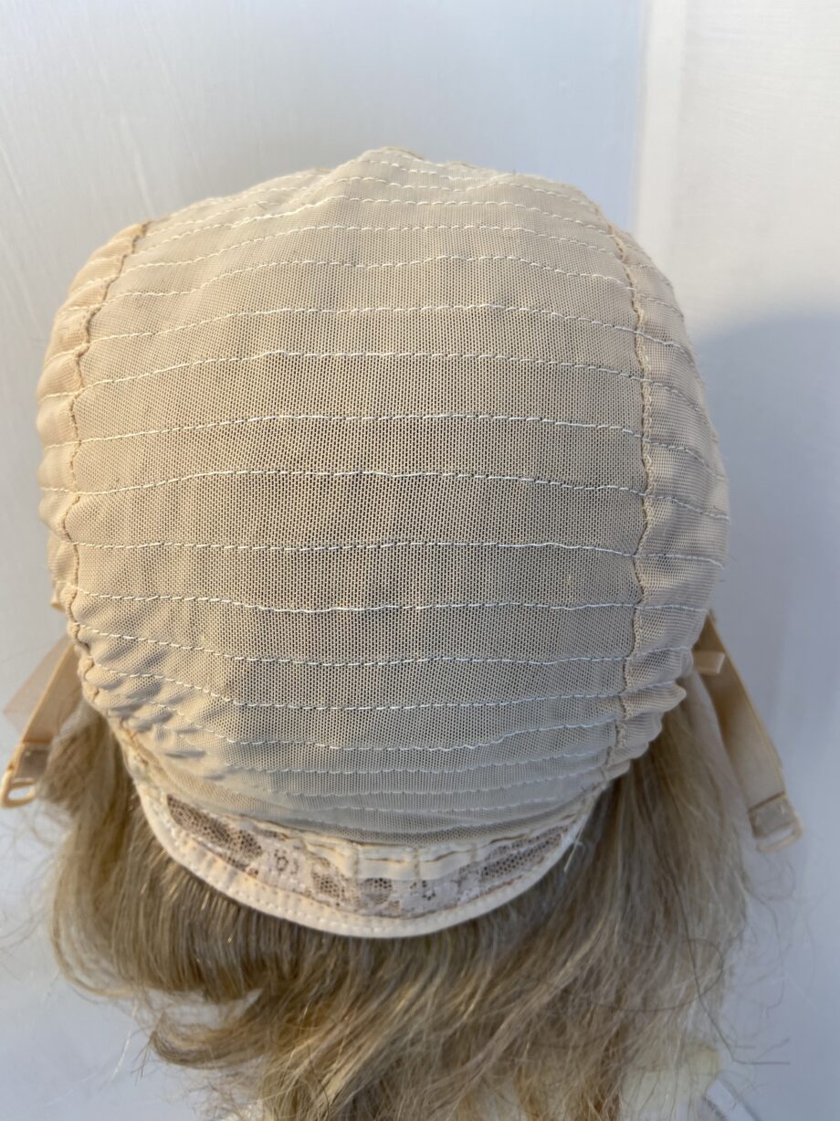 New wavy blonde wig. Blmw710