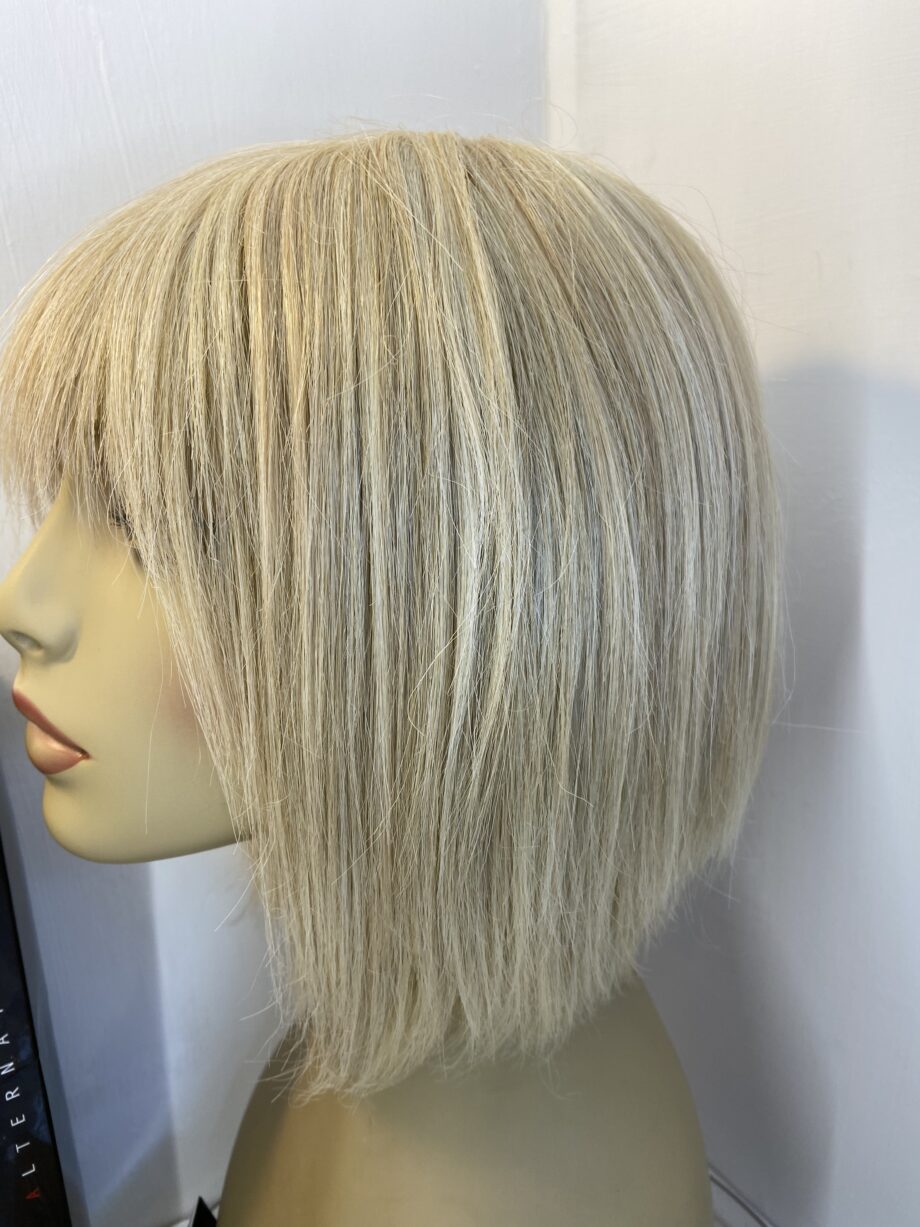 Creamy blonde Rene of Paris wig. Bblms375