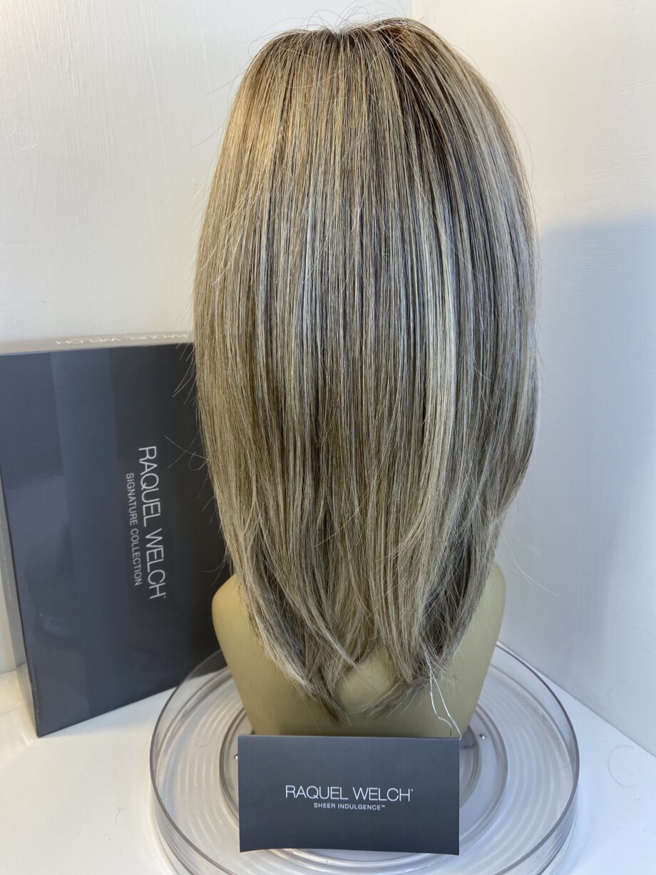 New long Raquel Welch blonde wig. Bblls366