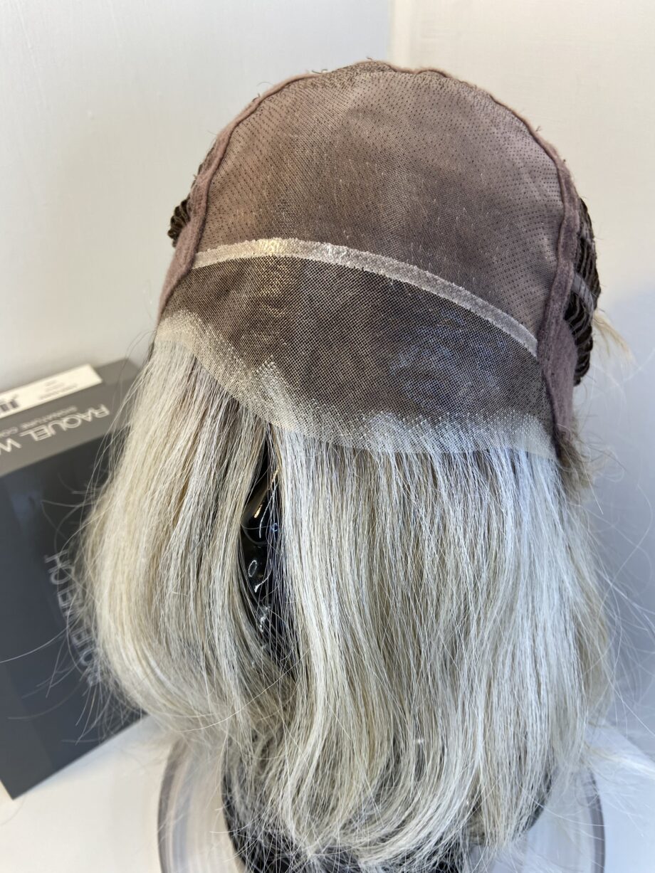 New Blonde long wavy wig. Bbllw367
