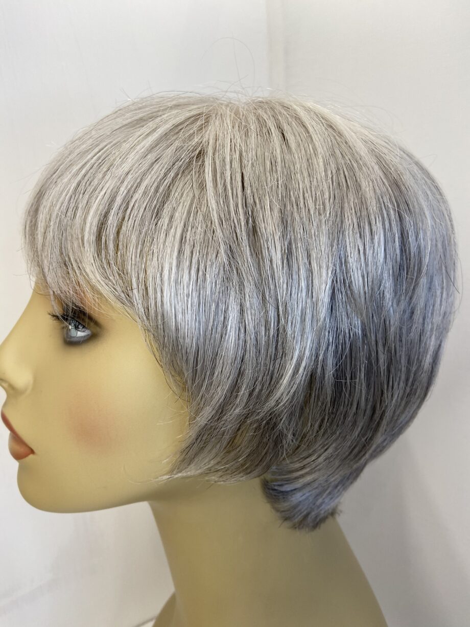 Very smart short silver wig. Gss555