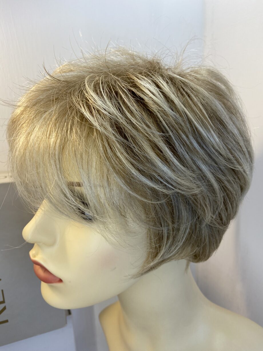 Sugar cookie blonde short boxed wig. Bblss375
