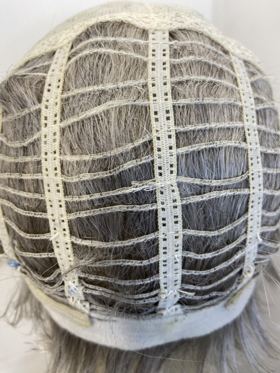 Silver grey short wig. Sss549