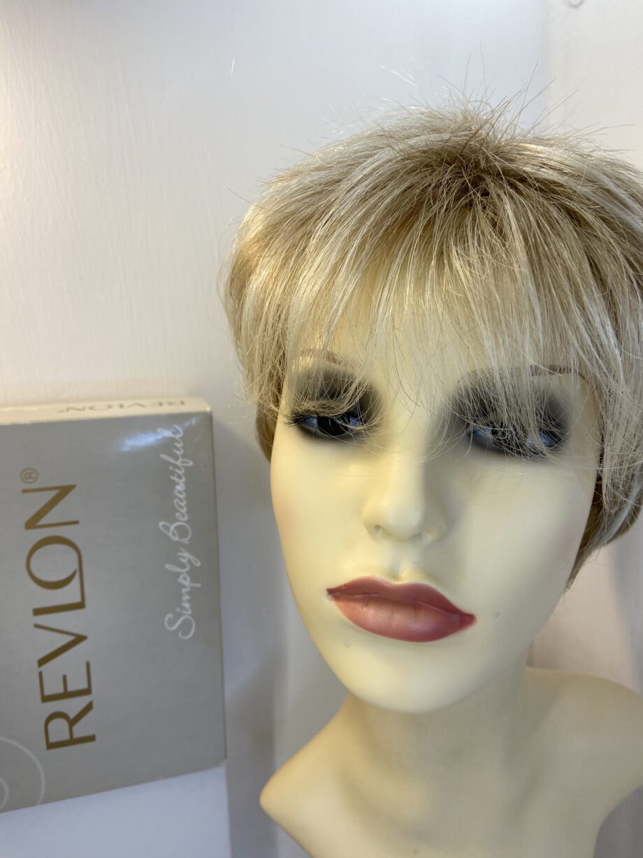 Sugar cookie blonde short boxed wig. Bblss375