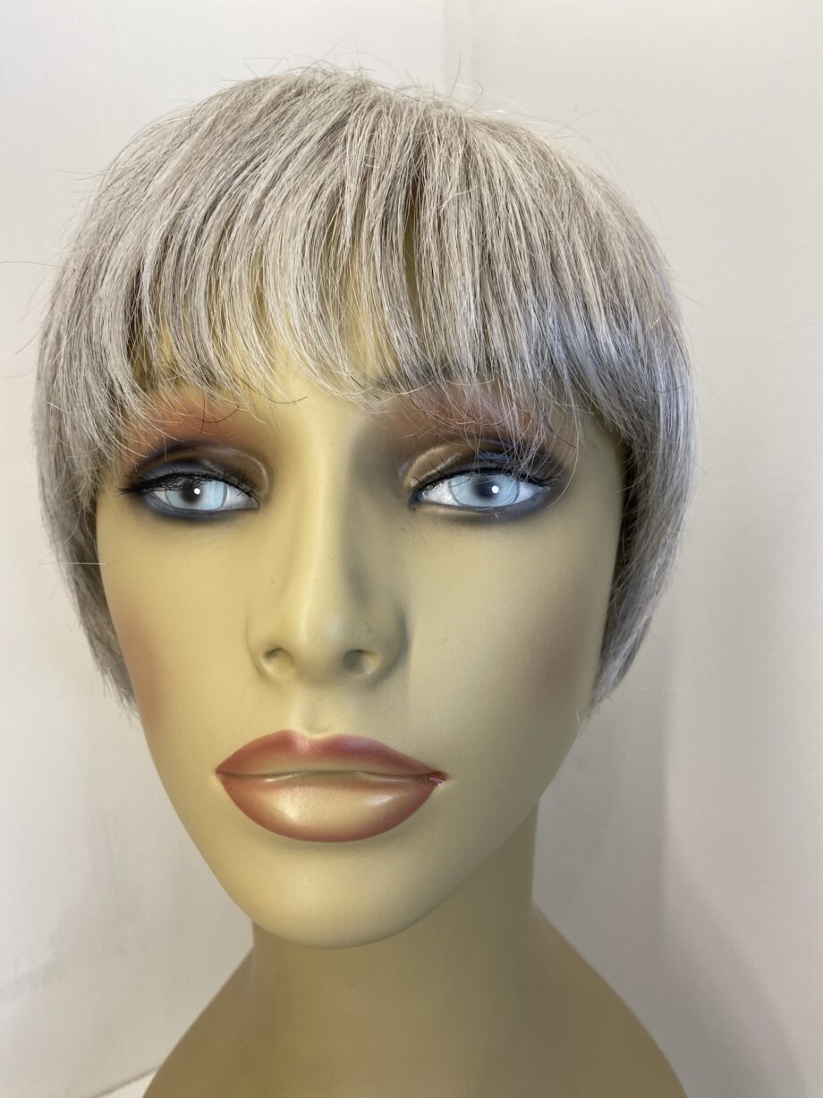 Very smart short silver wig. Gss555