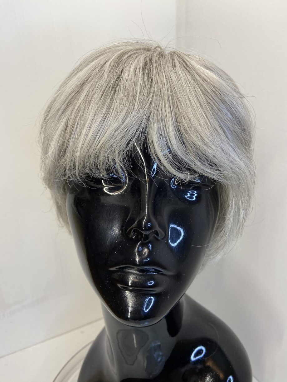 Silver grey short wig. Gss551