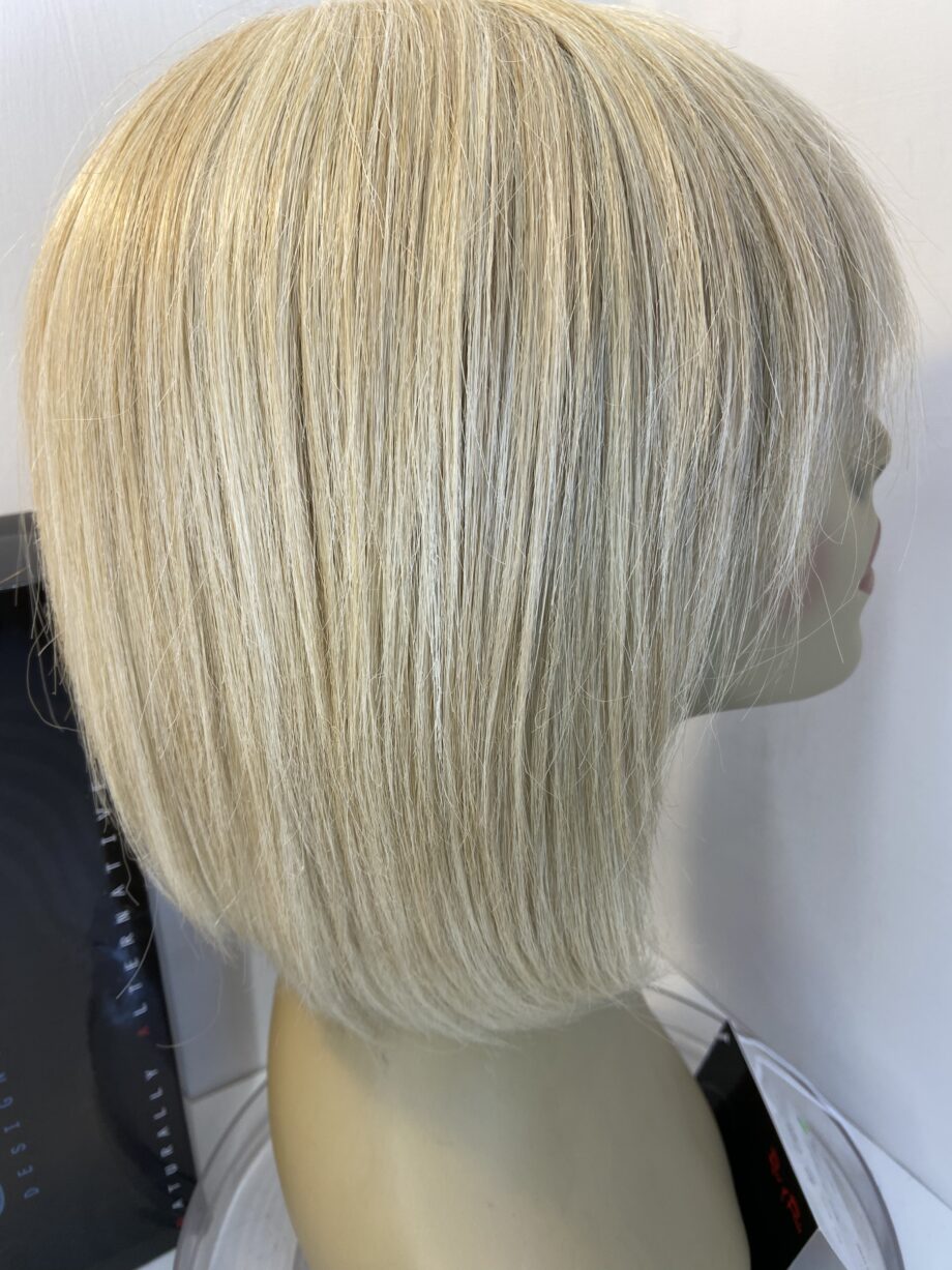 Creamy blonde Rene of Paris wig. Bblms375