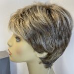 New Raquel Welch light brown wig. Bblss352