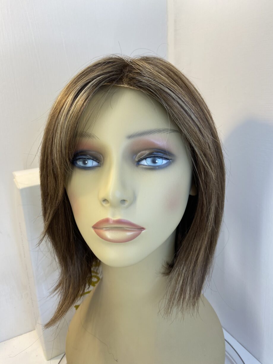Noriko long brown wig. Brms357