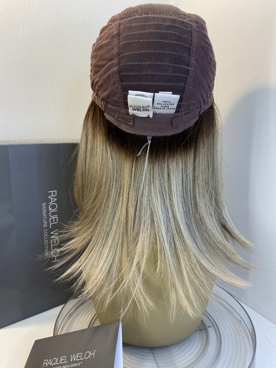 New long Raquel Welch blonde wig. Bblls366