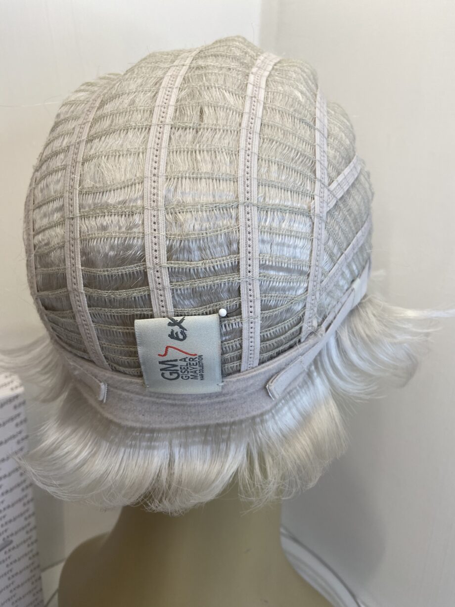 New white Gisela Mayer wig. Bwss354