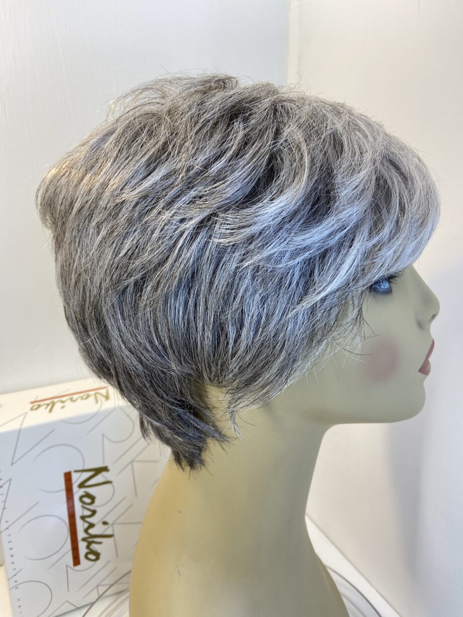Silver grey short wig. Bgss372