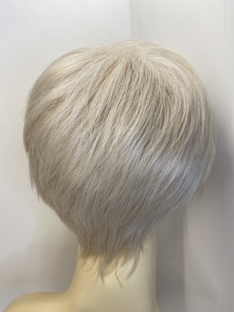 White short wig Ellen Wille collection. Wss548