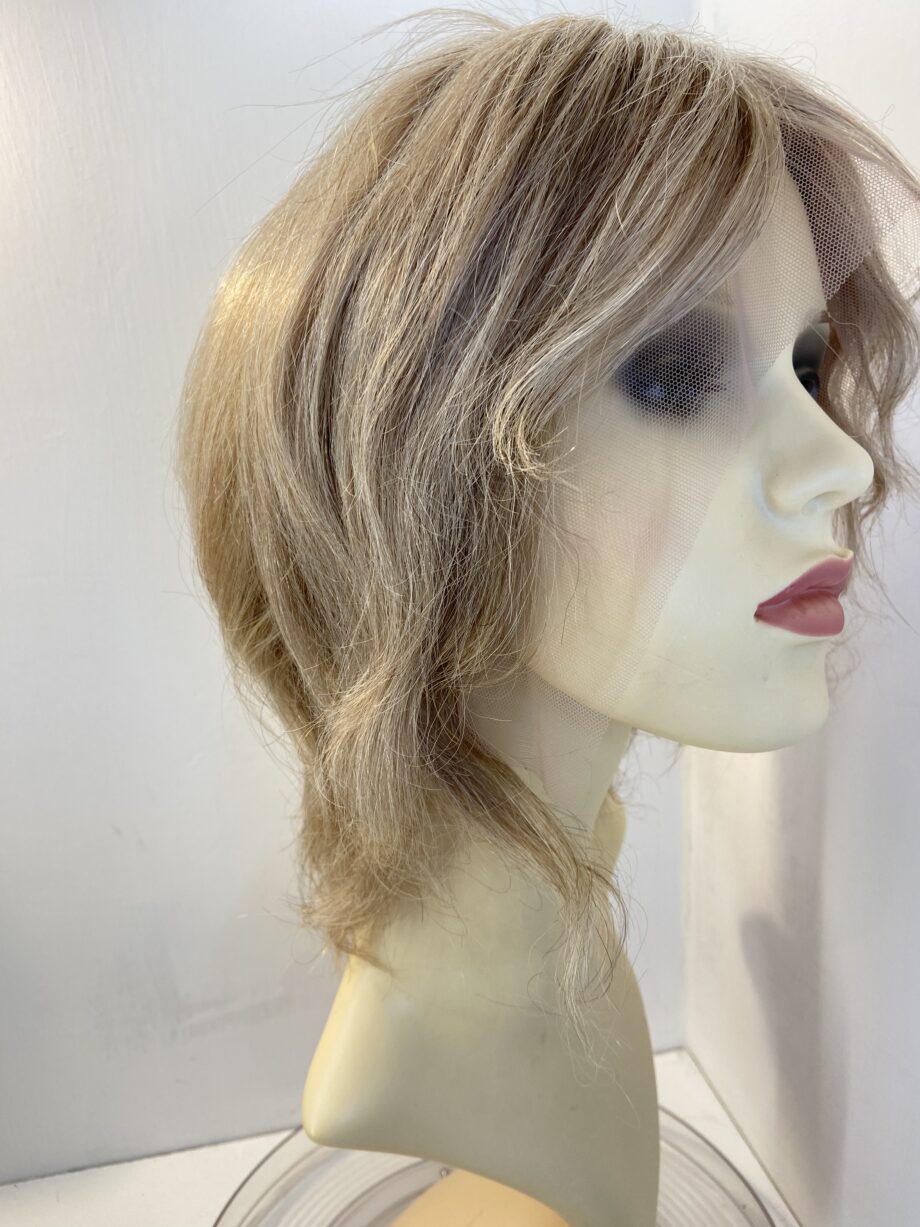New wavy blonde wig. Blmw710