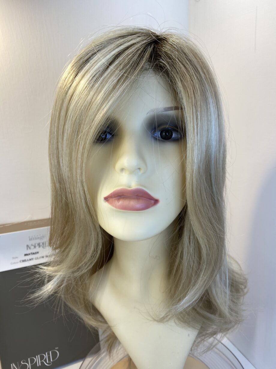 Creamy glow blonde rooted wig. Bbllw365
