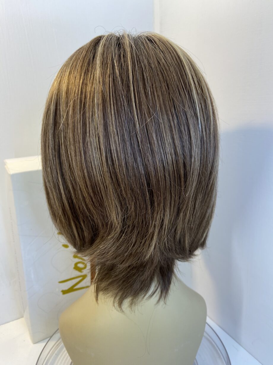 Noriko long brown wig. Brms357