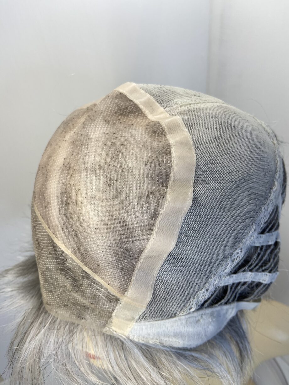 Silver grey short wig. Sss553