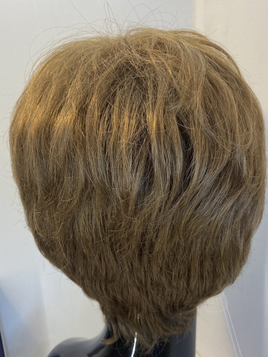 Ginger brown as new wavy short wig. Bbrsw378
