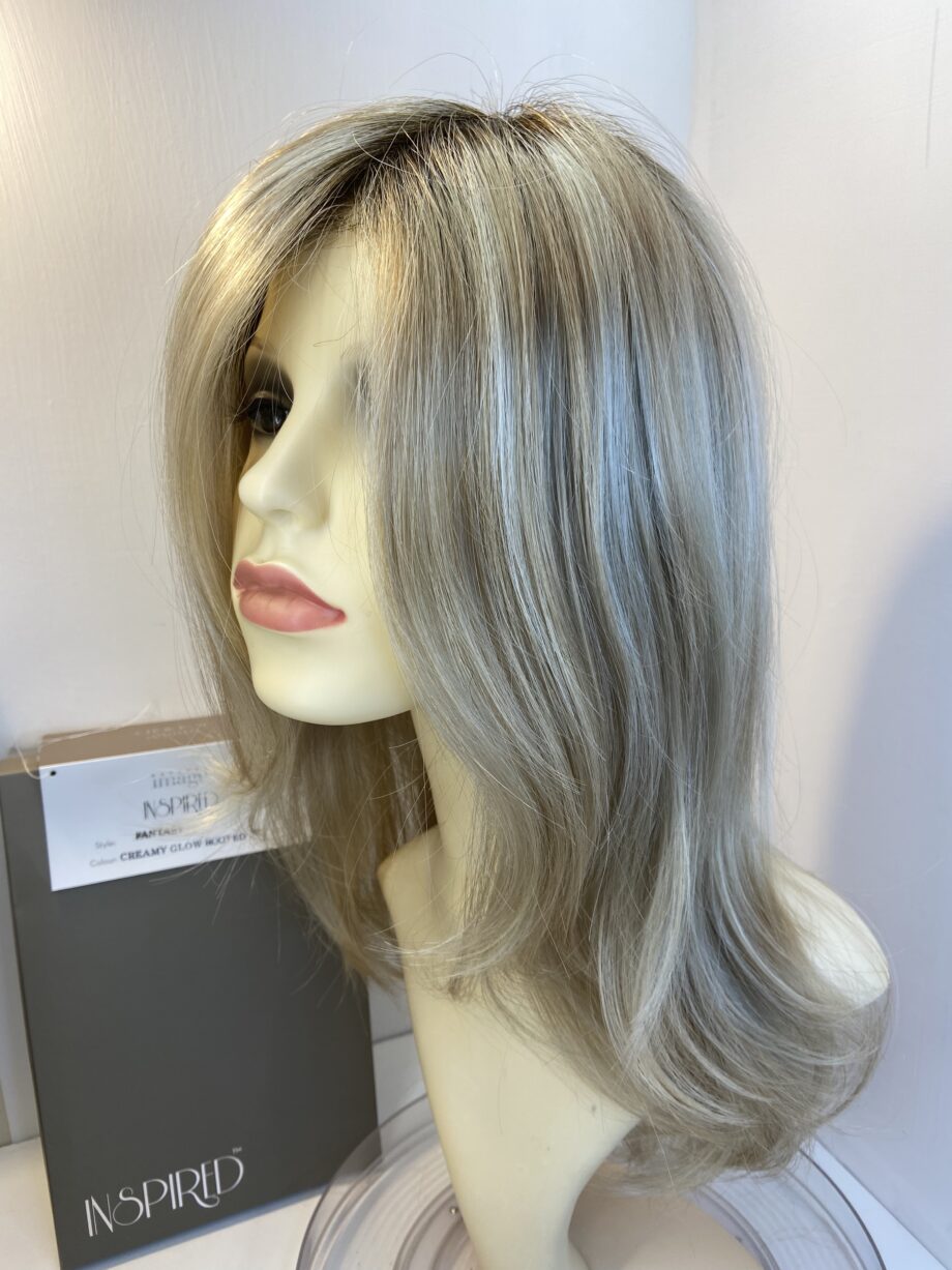 Creamy glow blonde rooted wig. Bbllw365