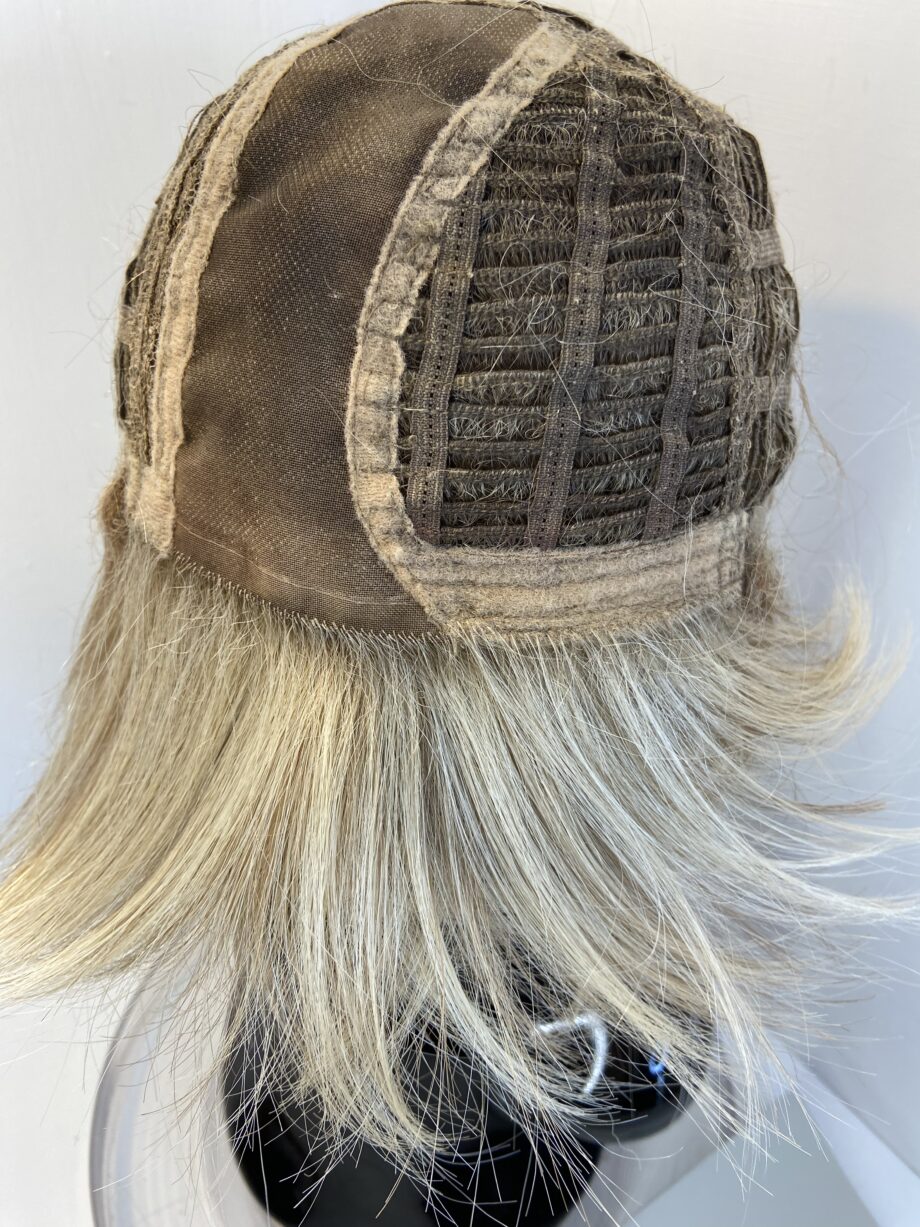 Raquel Welch blonde wig. Blms326