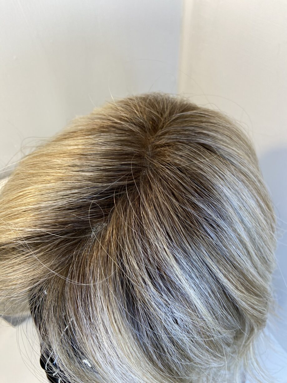 New Blonde long wavy wig. Bbllw367