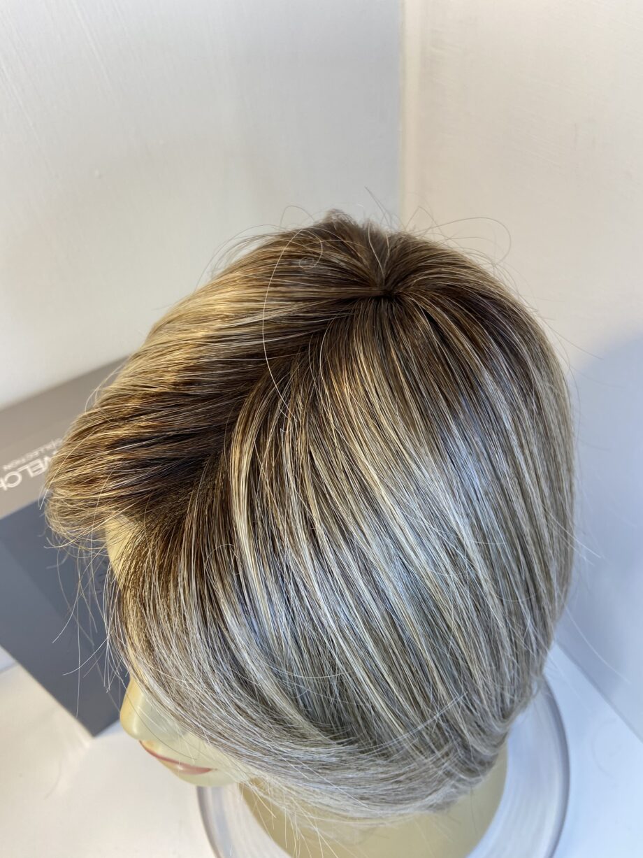 New long Raquel Welch blonde wig. Bblls366