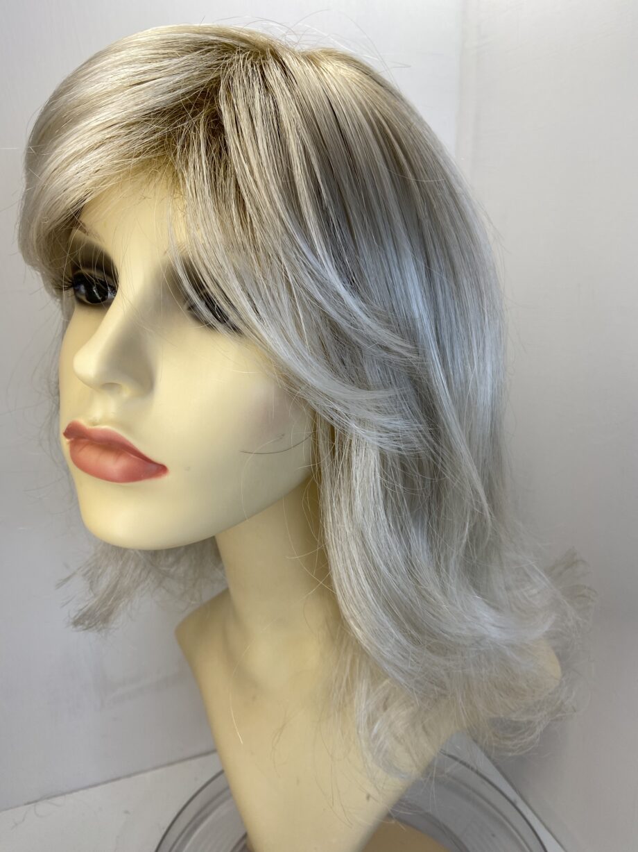 Raquel Welch long blonde wig. Bllw317
