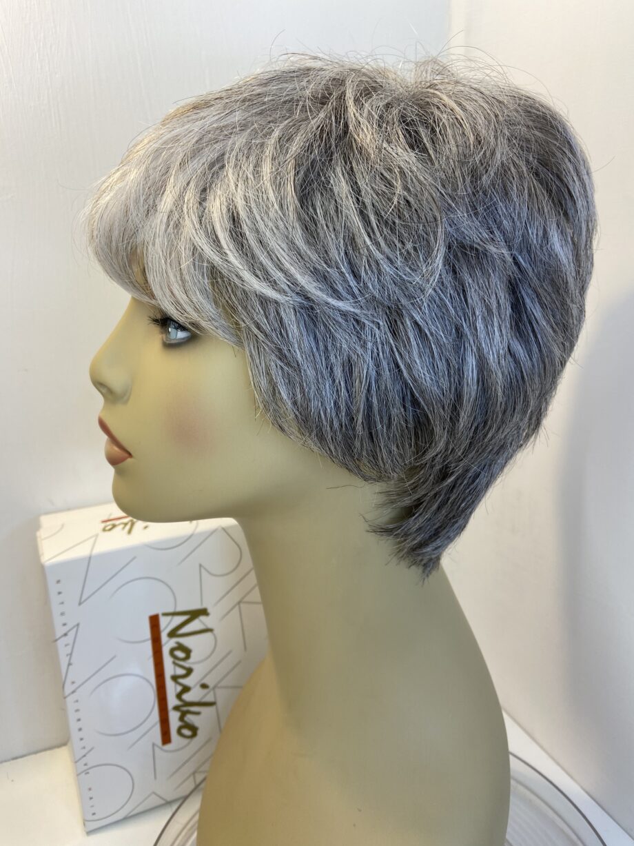 Silver grey short wig. Bgss372