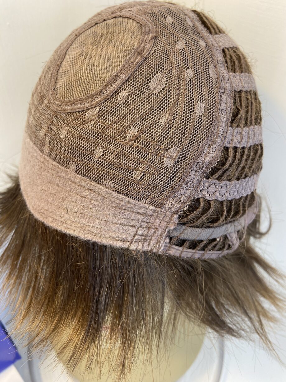 Ginger brown mid length wig. Bbrms381