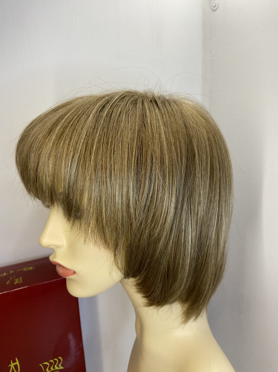 Rene of Paris blonde wig. Bblms354