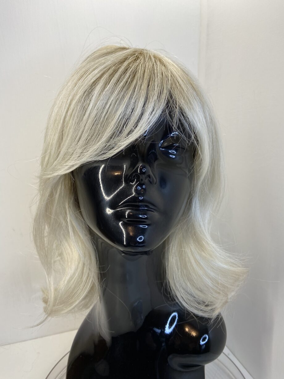 Raquel Welch blonde rooted wig. Bllw316