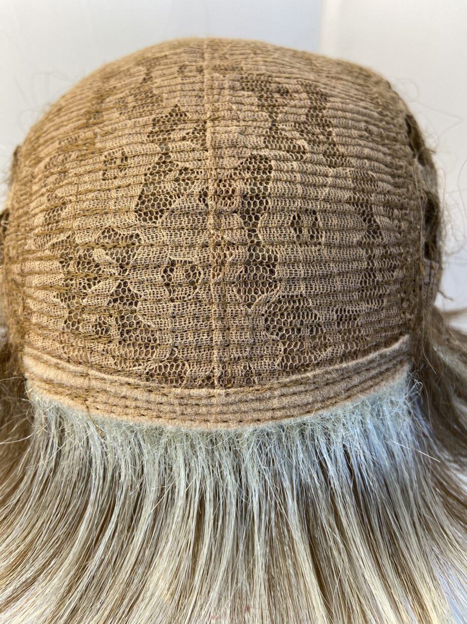 Noriko short blonde highlighted wig. Blss720