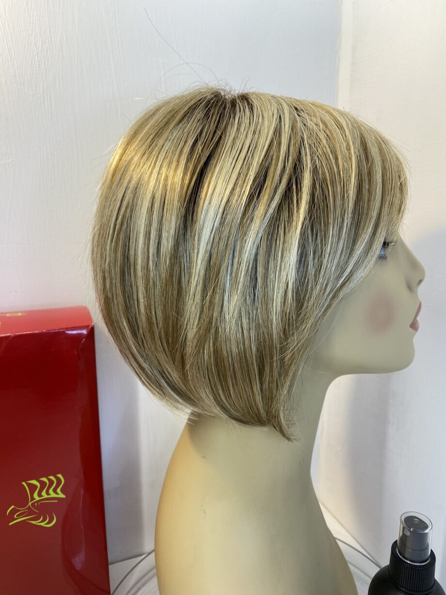 Rene of Paris blonde rooted wig. Bblms374