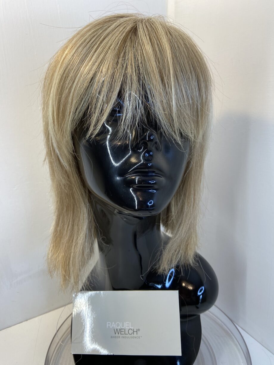 Raquel Welch blonde wig. Blms326