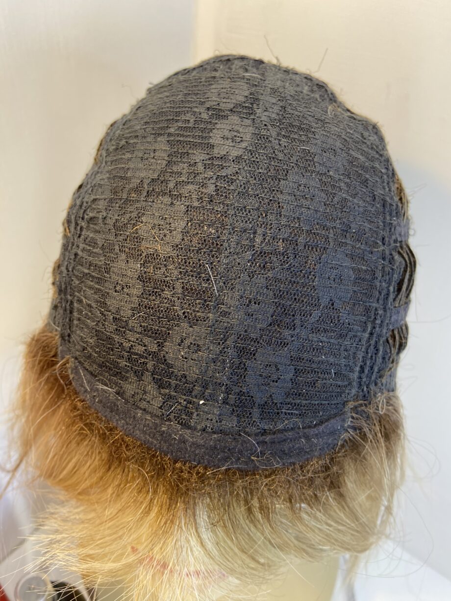 Rene of Paris blonde rooted wig. Bblms374
