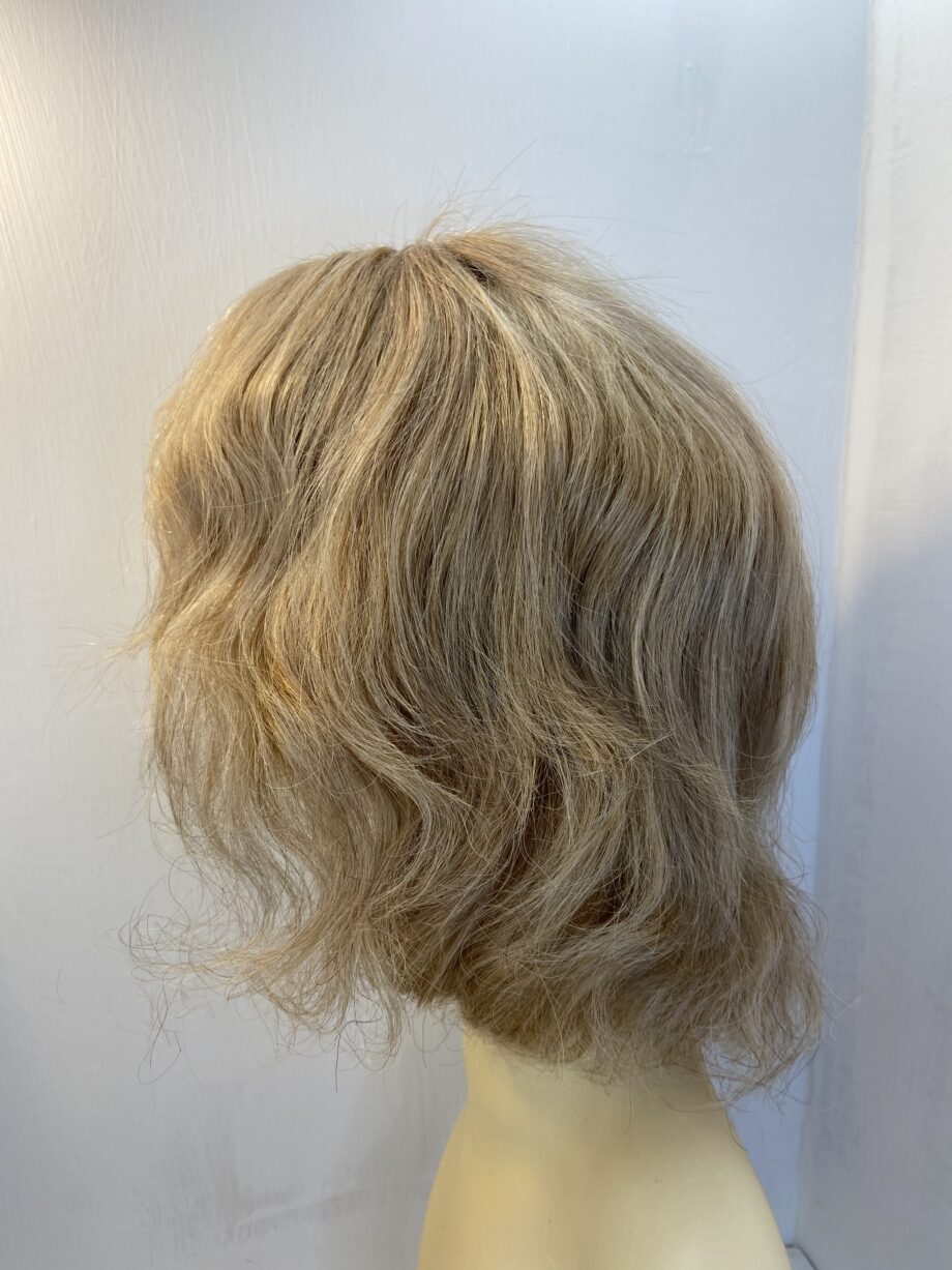 New wavy blonde wig. Blmw710