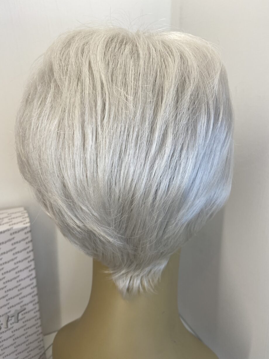 New white Gisela Mayer wig. Bwss354