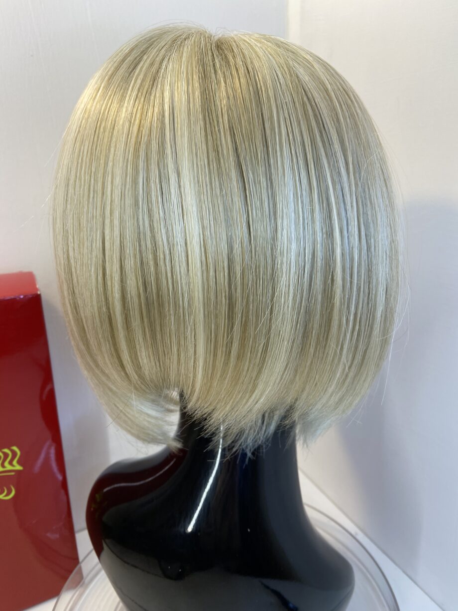 Light blonde Rene of Paris wig. Bblms386
