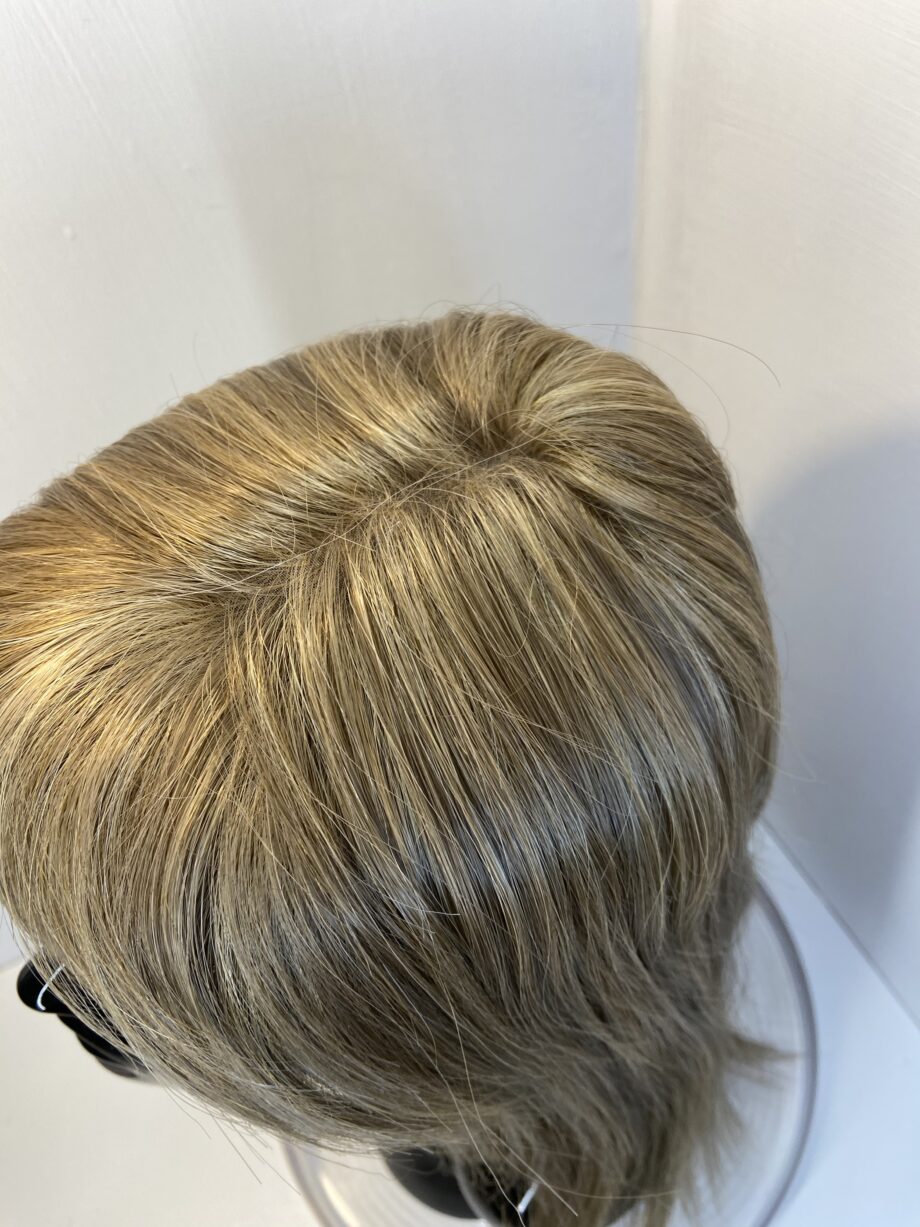 Long blonde Envy designer wig. Blls715